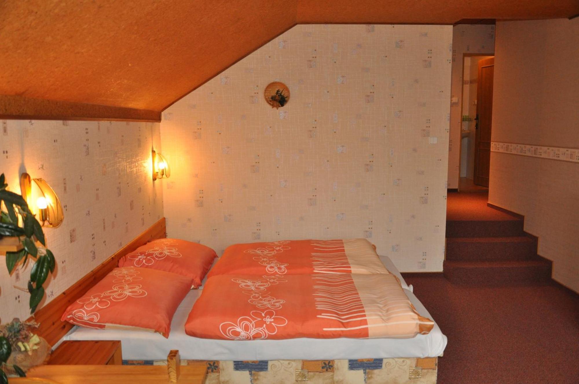 Pension Nostalgie Beroun  Buitenkant foto